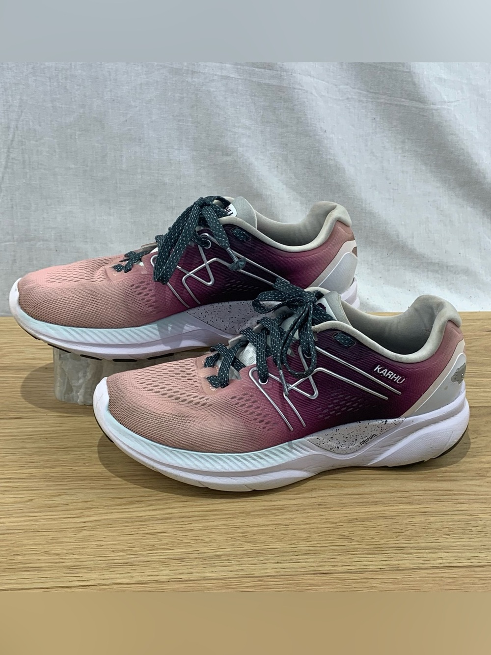 Karhu Ikoni Ortix Women’s Running Shoes Pink Purple Gradient Speckled Size 7.5